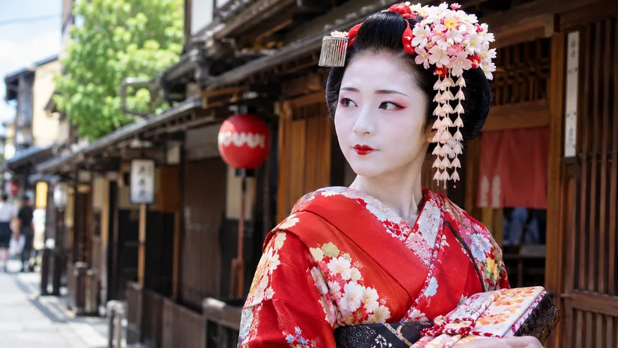 Where to See Geisha in Kyoto: Districts, Streets, and Walking Tours