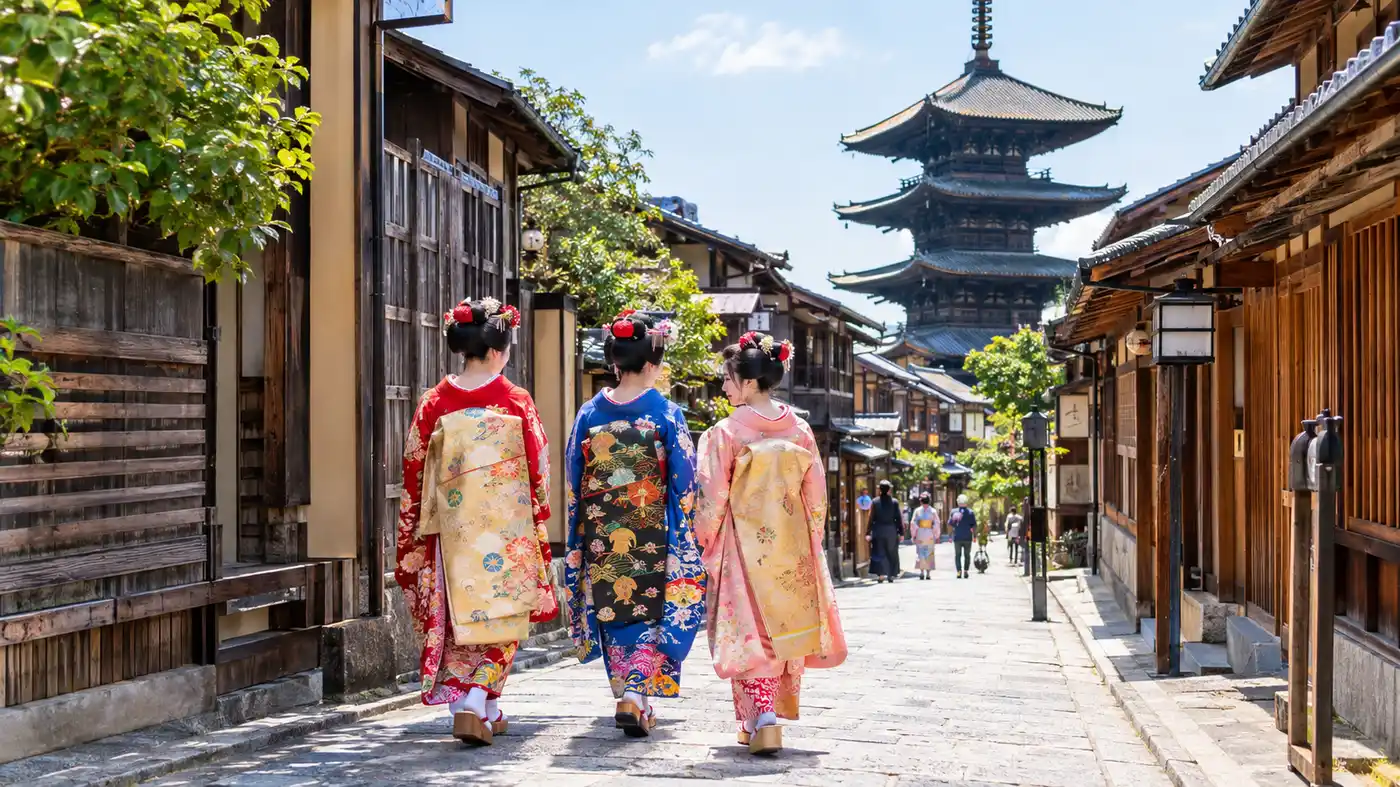 Where to See Geisha in Kyoto: Districts, Streets, and Walking Tours